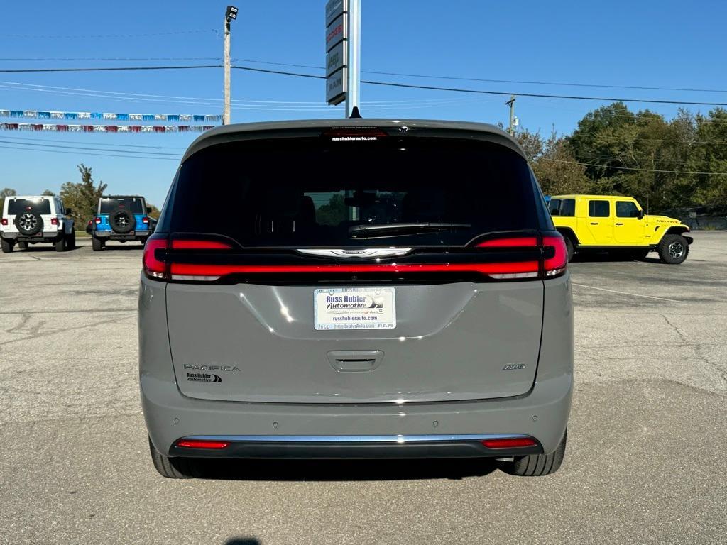 new 2025 Chrysler Pacifica car, priced at $48,041