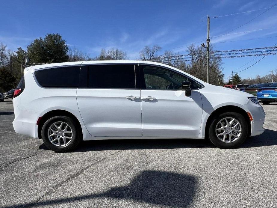 new 2024 Chrysler Pacifica car, priced at $47,435