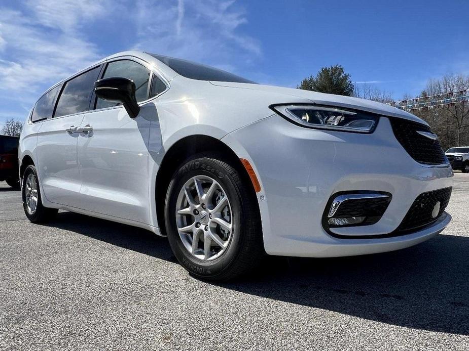 new 2024 Chrysler Pacifica car, priced at $47,435