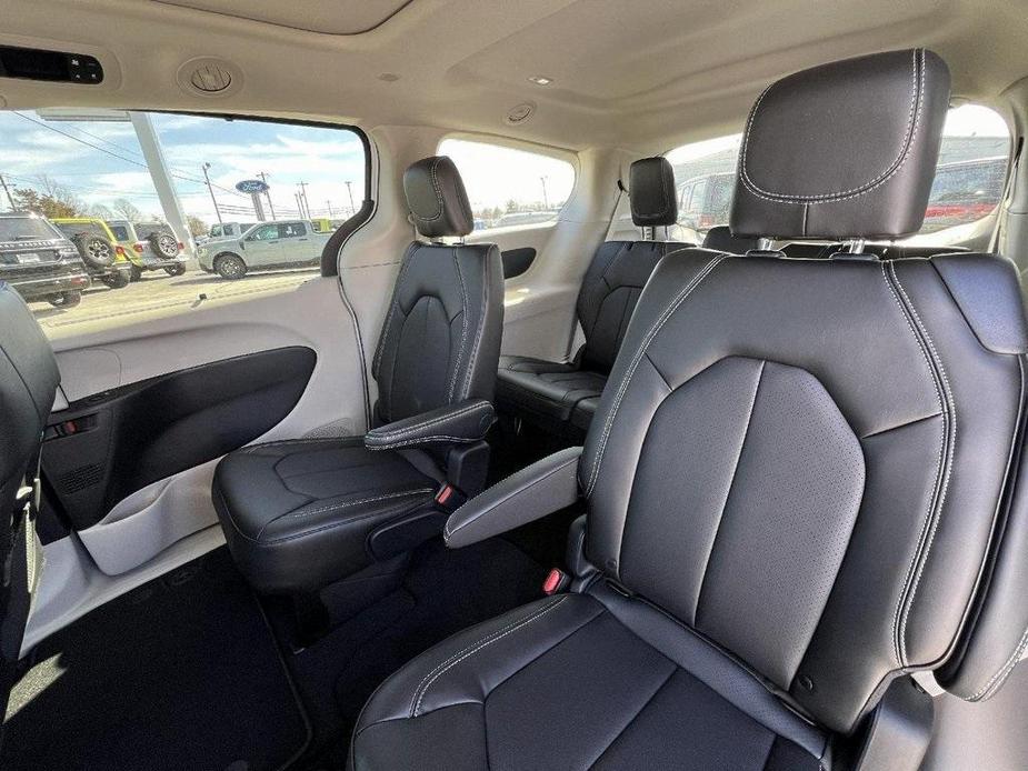 new 2024 Chrysler Pacifica car, priced at $47,435