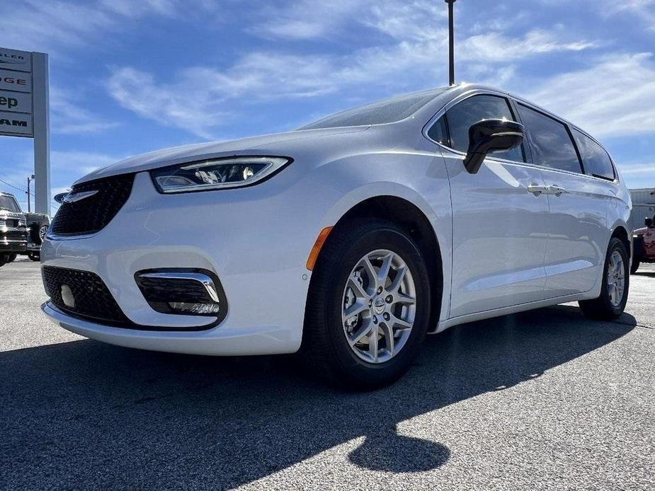 new 2024 Chrysler Pacifica car, priced at $47,435