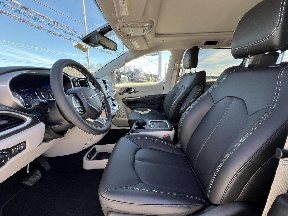 new 2024 Chrysler Pacifica car, priced at $47,435