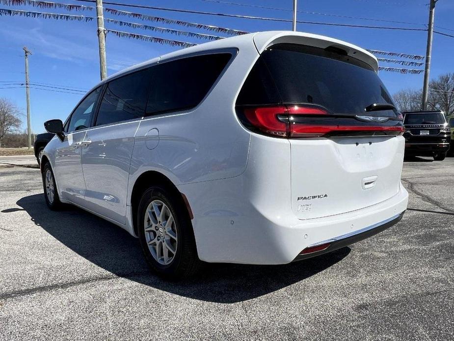 new 2024 Chrysler Pacifica car, priced at $47,435