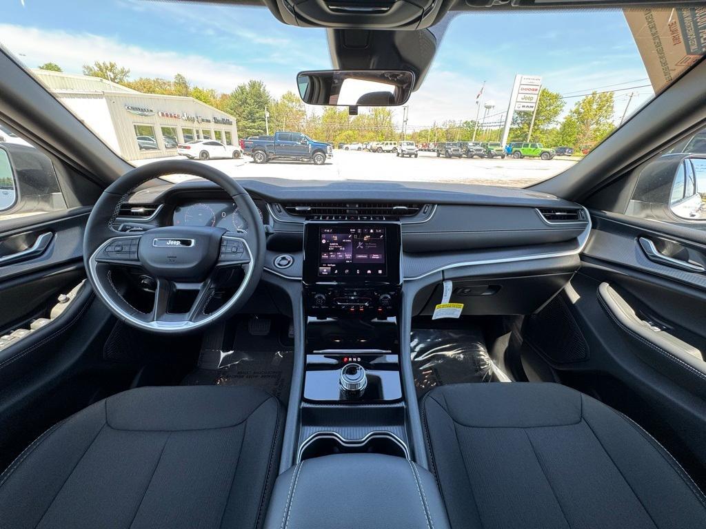 used 2025 Jeep Grand Cherokee car, priced at $36,832