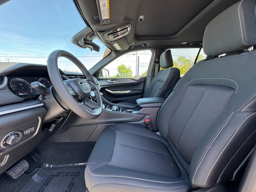 used 2025 Jeep Grand Cherokee car, priced at $36,832