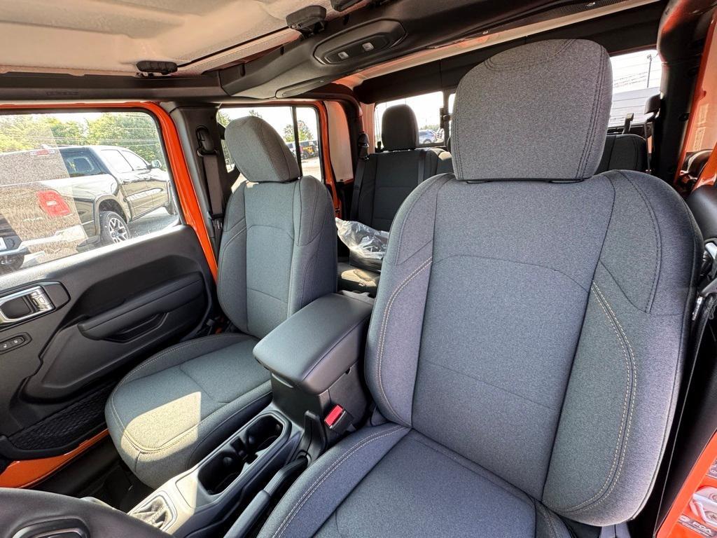 new 2025 Jeep Gladiator car, priced at $47,194