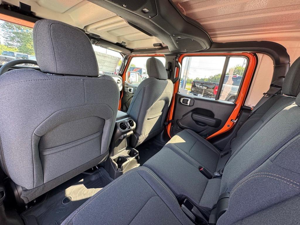 new 2025 Jeep Gladiator car, priced at $47,194