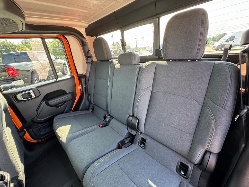 new 2025 Jeep Gladiator car, priced at $47,194