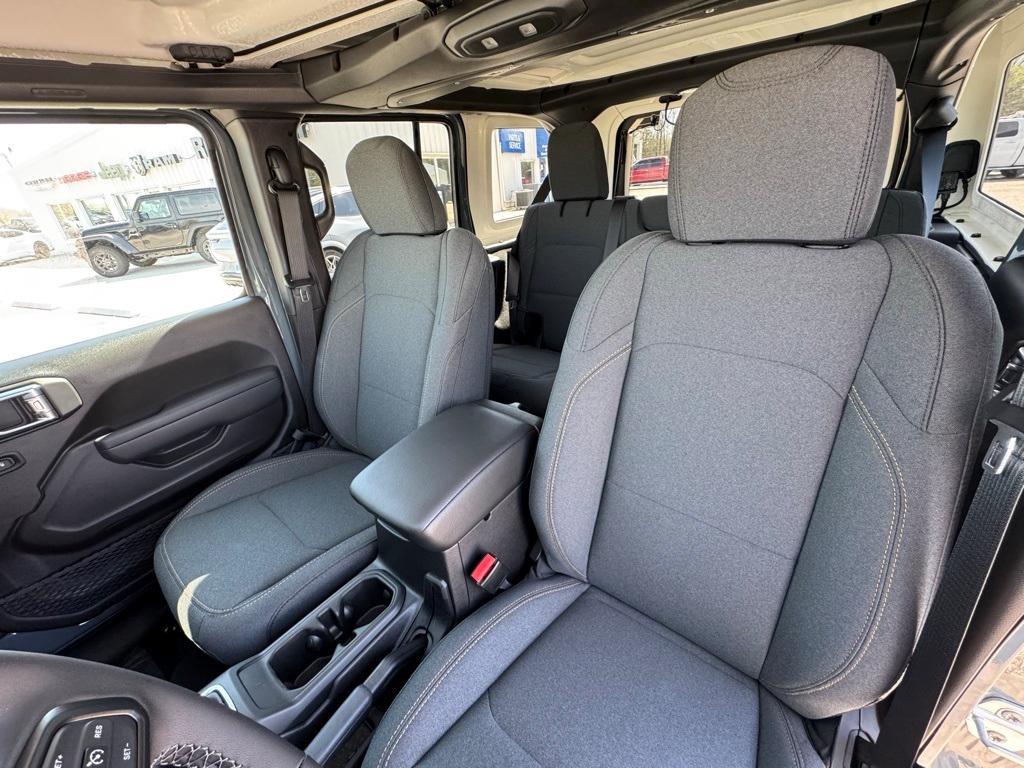 new 2025 Jeep Wrangler car, priced at $47,449