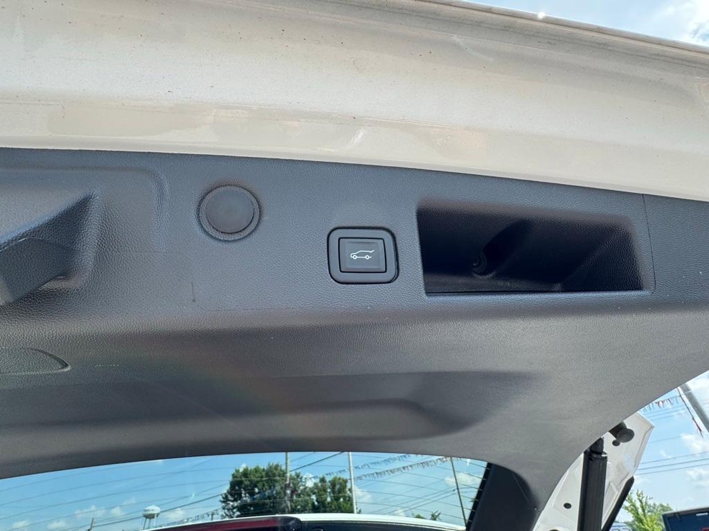 used 2024 Chevrolet Equinox car, priced at $25,039