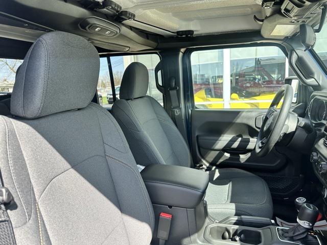 new 2025 Jeep Gladiator car, priced at $45,780