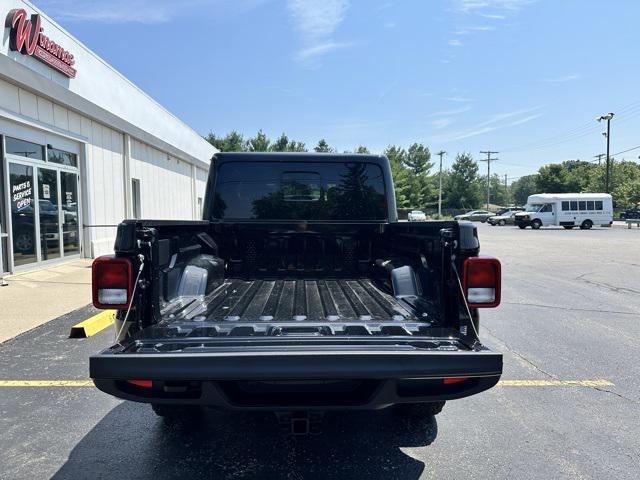new 2025 Jeep Gladiator car
