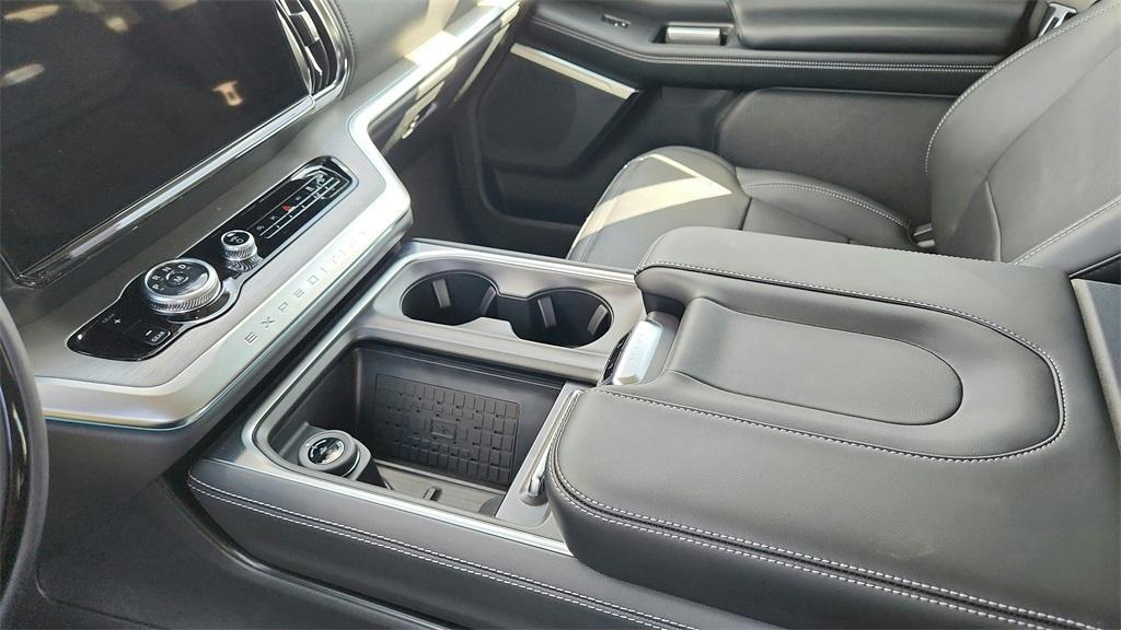 new 2025 Ford Expedition Max car, priced at $81,533