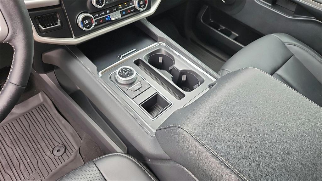new 2024 Ford Expedition car, priced at $53,225
