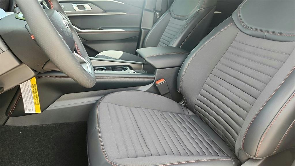 new 2025 Ford Explorer car, priced at $40,154