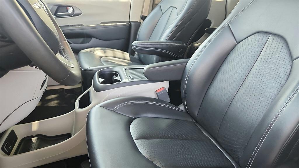 used 2023 Chrysler Pacifica car, priced at $21,500