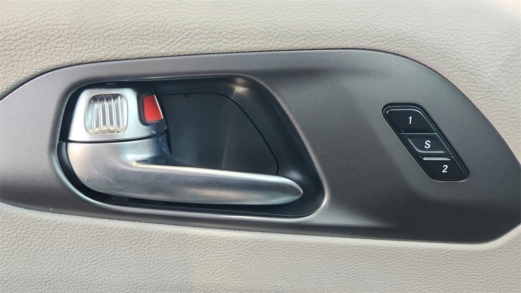 used 2023 Chrysler Pacifica car, priced at $21,500