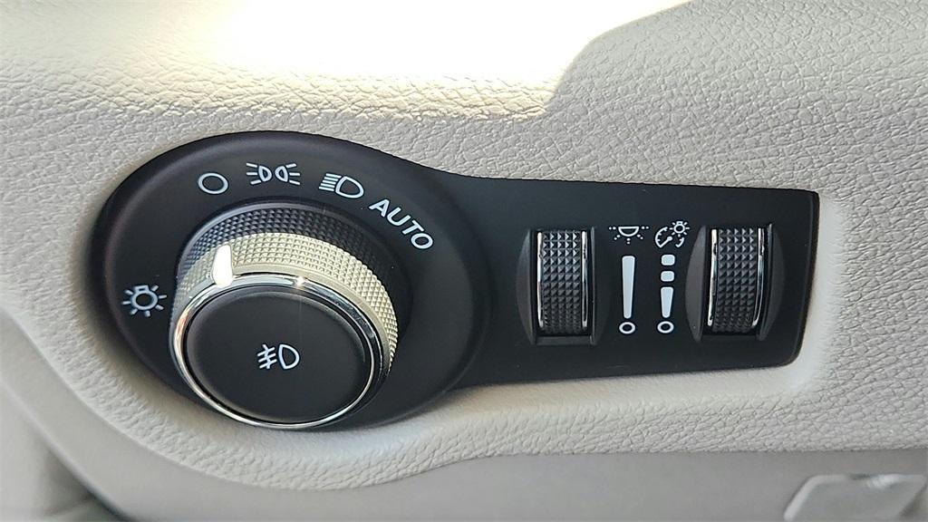 used 2023 Chrysler Pacifica car, priced at $21,500