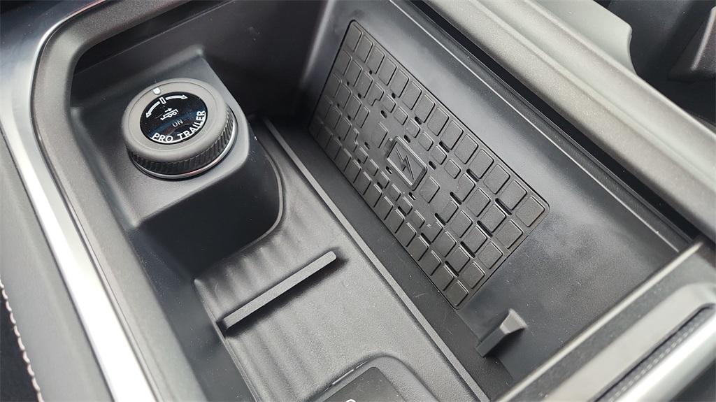 new 2025 Ford Expedition car, priced at $81,504