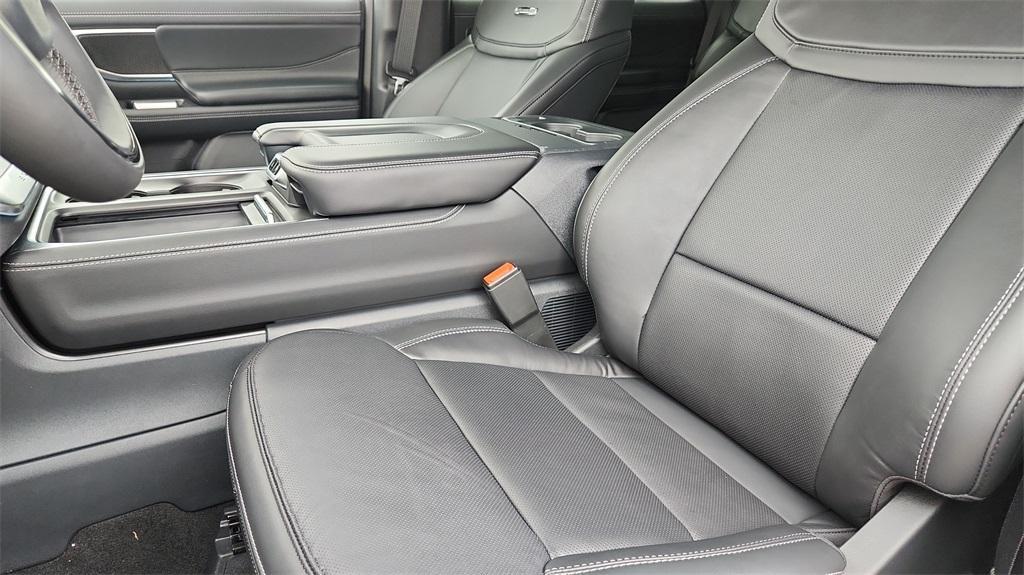 new 2025 Ford Expedition car, priced at $81,504