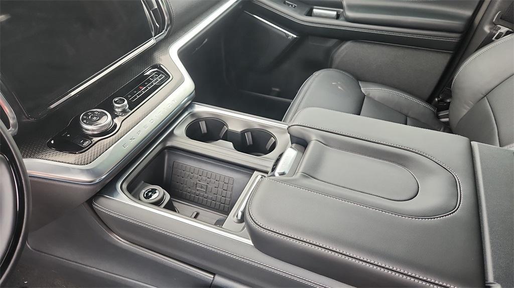 new 2025 Ford Expedition car, priced at $81,504