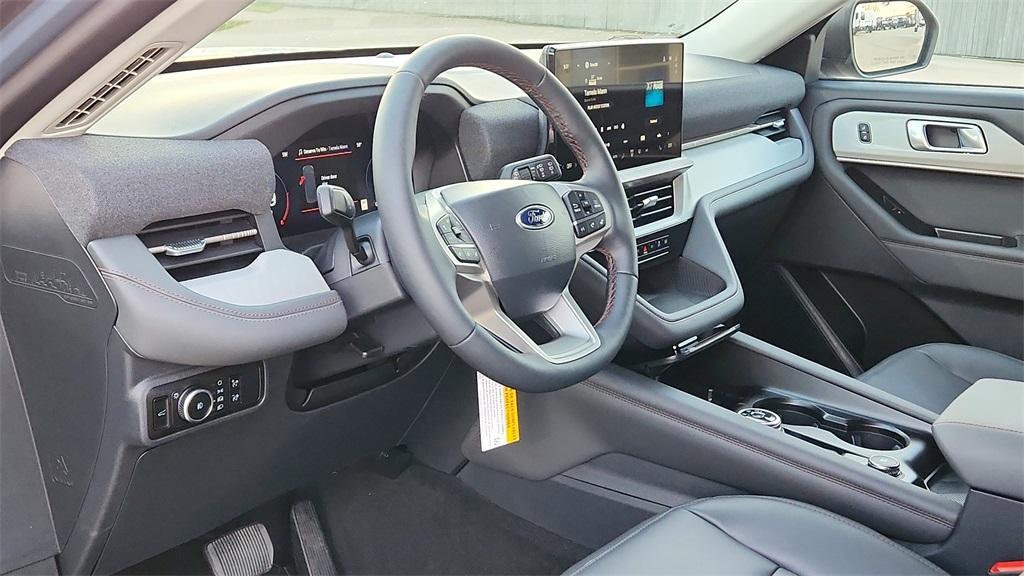 new 2025 Ford Explorer car, priced at $39,275