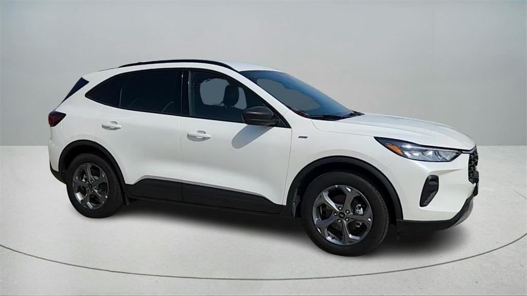 new 2025 Ford Escape car, priced at $25,500