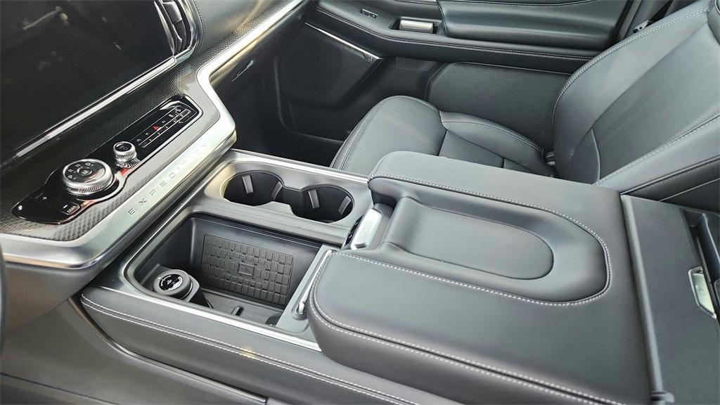 new 2025 Ford Expedition Max car, priced at $80,080