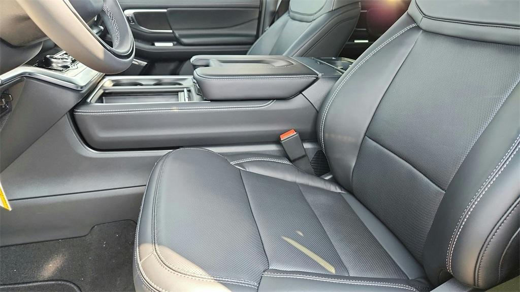 new 2025 Ford Expedition Max car, priced at $80,080