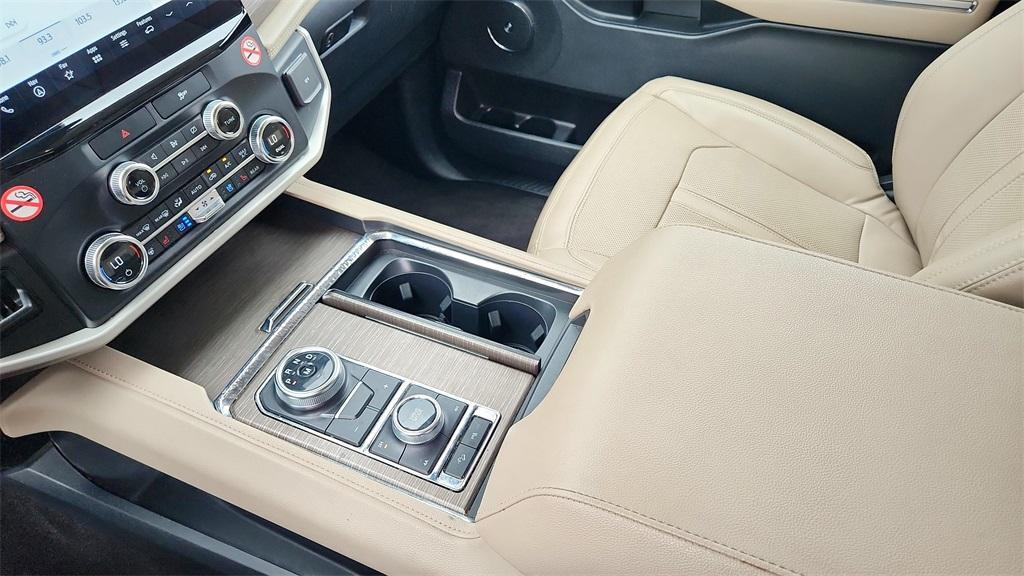 used 2023 Ford Expedition car, priced at $43,500