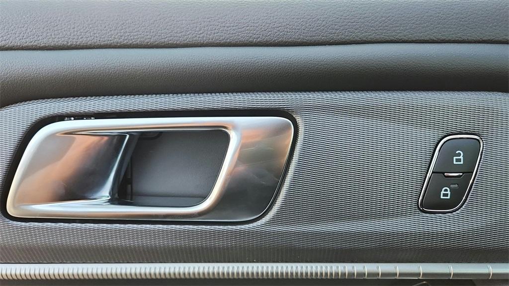 new 2025 Ford Explorer car, priced at $39,655