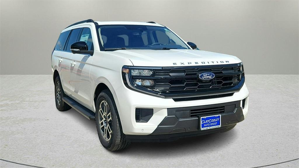 new 2025 Ford Expedition car, priced at $64,174