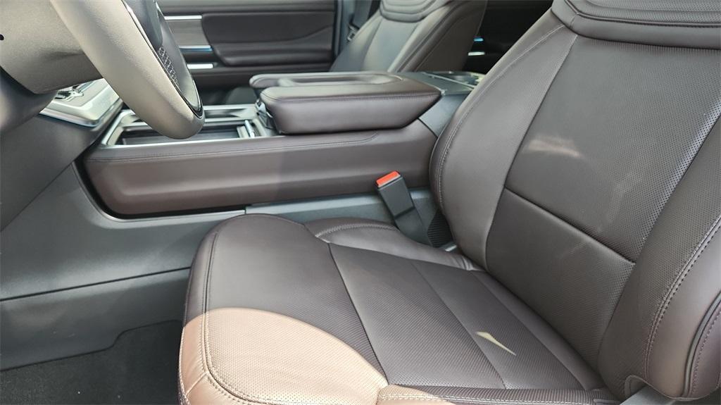 new 2025 Ford Expedition car, priced at $87,834