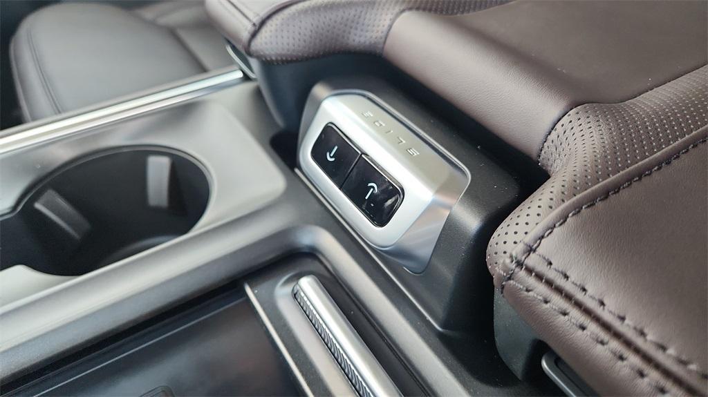 new 2025 Ford Expedition car, priced at $87,834