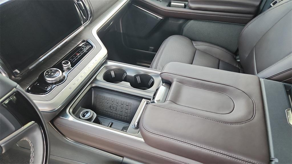 new 2025 Ford Expedition car, priced at $87,834