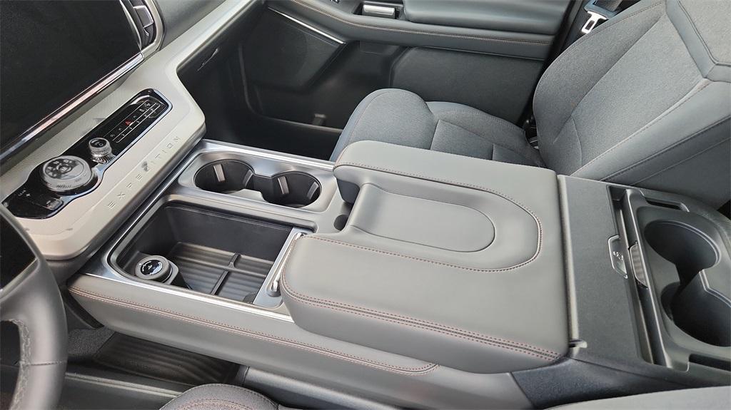 new 2025 Ford Expedition Max car, priced at $64,694