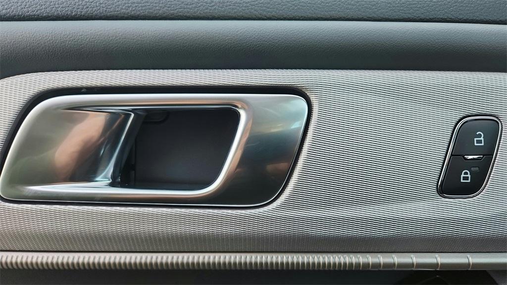 new 2025 Ford Explorer car, priced at $34,408