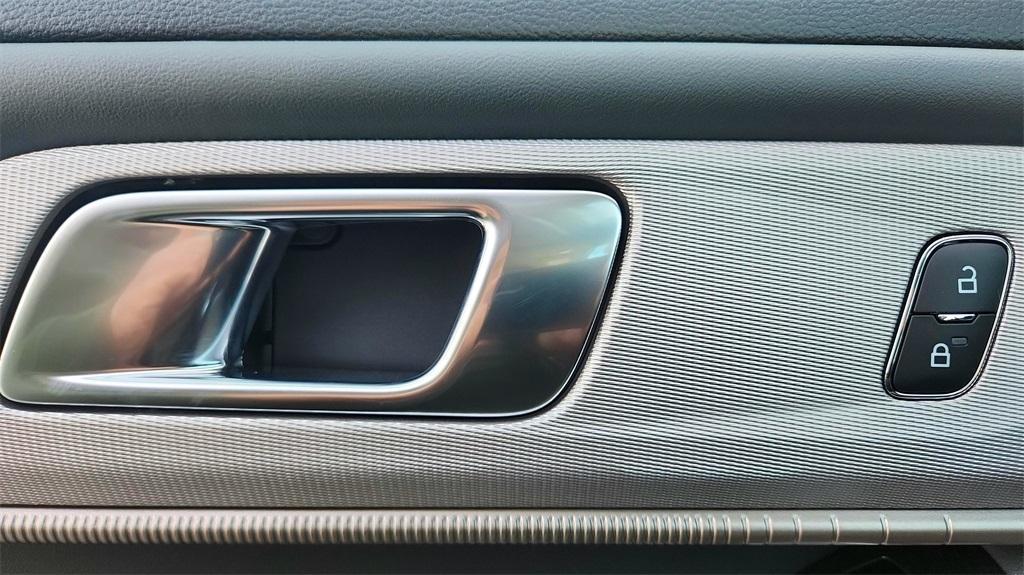 new 2025 Ford Explorer car, priced at $40,133