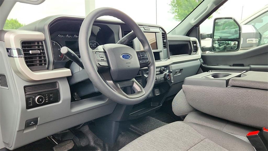 new 2025 Ford F-250 car, priced at $57,594