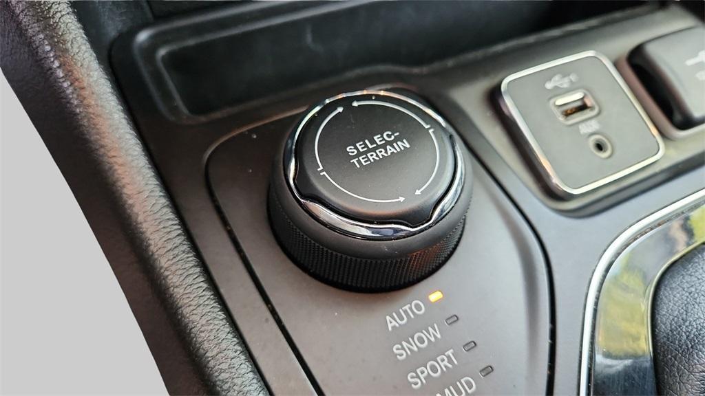 used 2023 Jeep Cherokee car, priced at $19,000