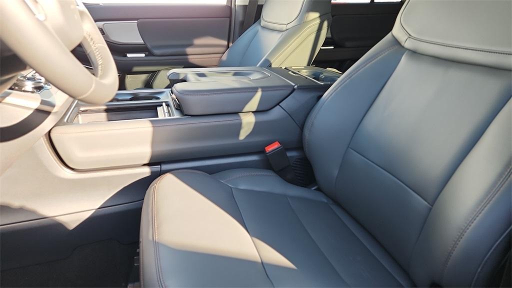 new 2025 Ford Expedition Max car, priced at $69,696