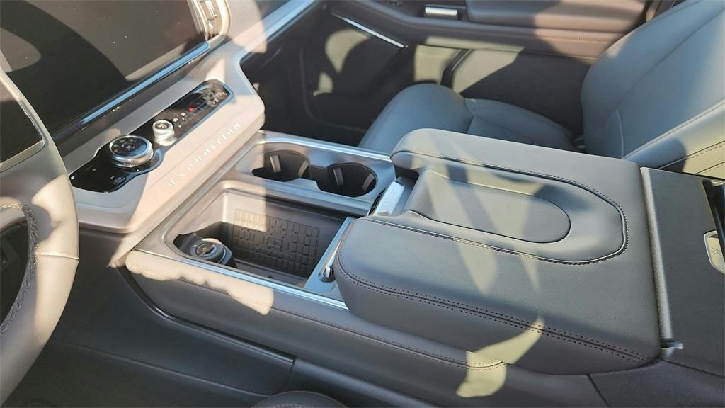 new 2025 Ford Expedition Max car, priced at $69,696