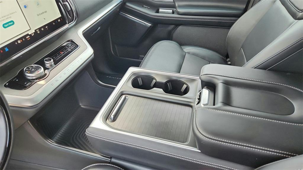 new 2025 Ford Expedition car, priced at $76,451