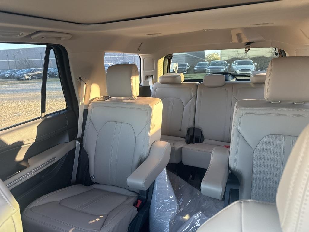 new 2024 Ford Expedition car, priced at $59,088