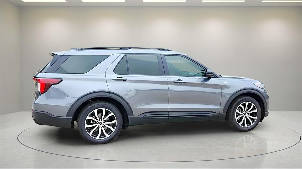 new 2025 Ford Explorer car, priced at $40,499