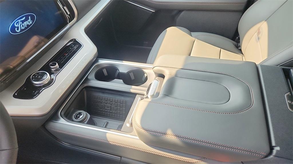 new 2025 Ford Expedition car, priced at $65,109