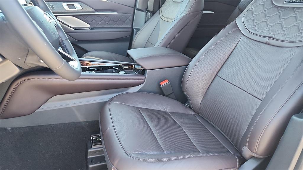 new 2025 Ford Explorer car, priced at $52,554