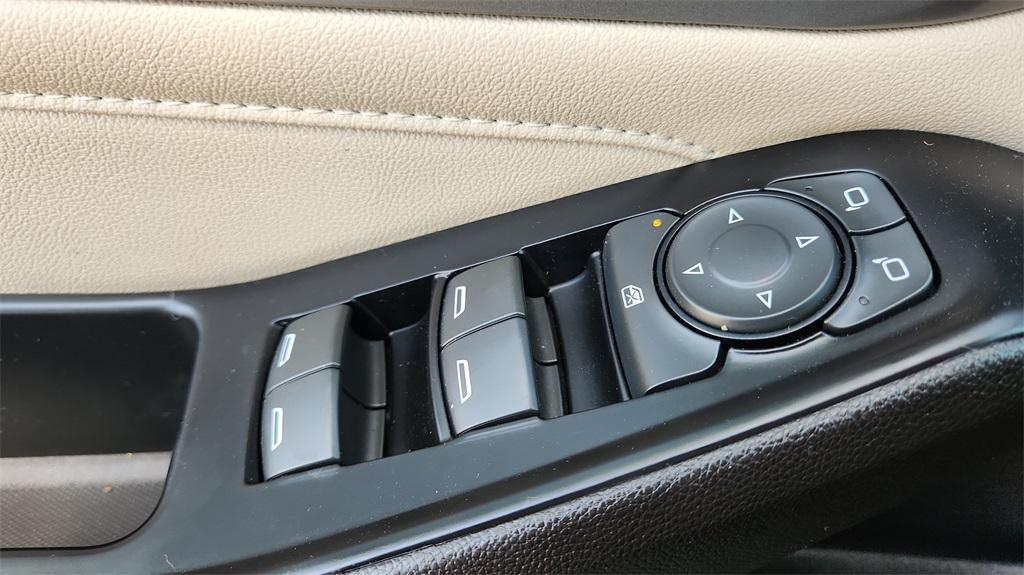 used 2023 Chevrolet Traverse car, priced at $27,500