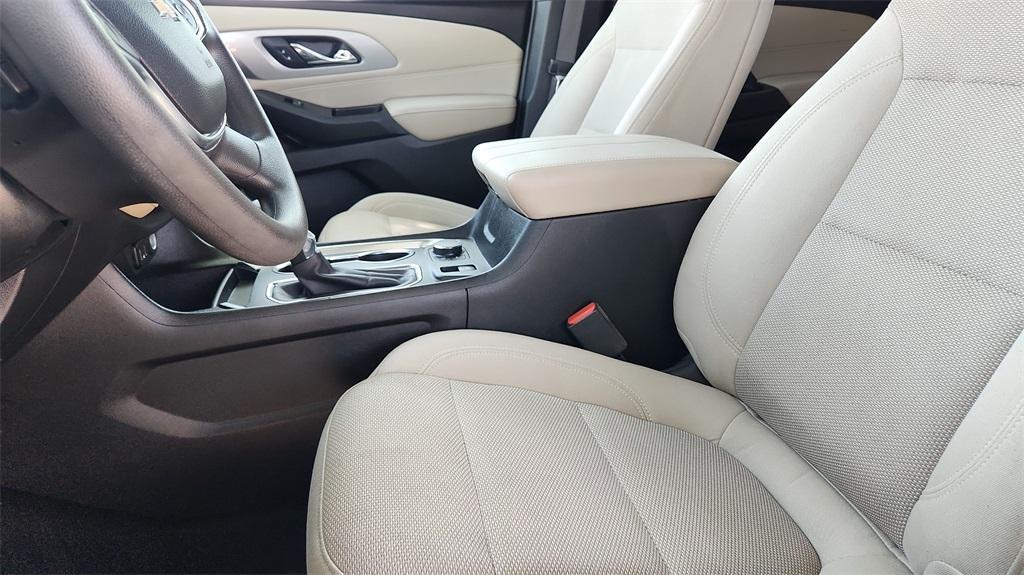 used 2023 Chevrolet Traverse car, priced at $27,500