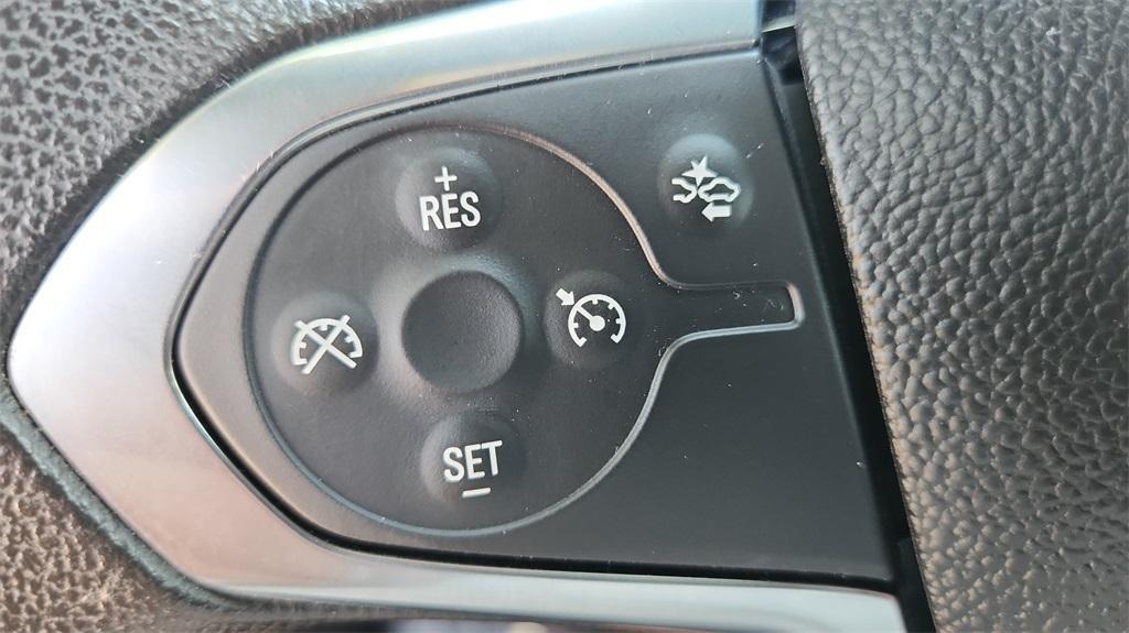 used 2023 Chevrolet Traverse car, priced at $27,500